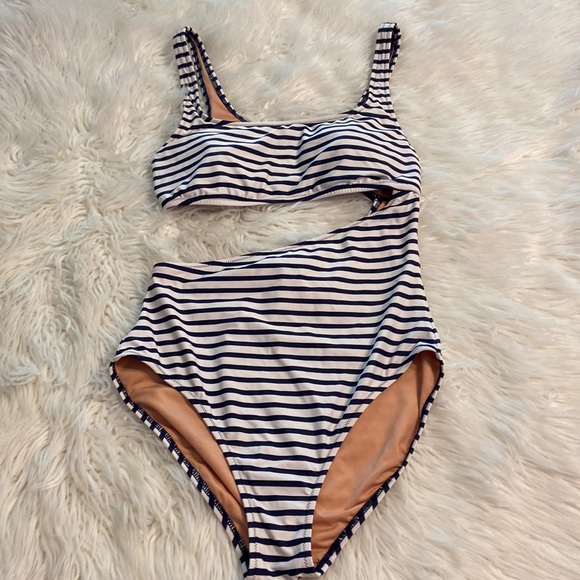 RE-IMAGINE By J.Crew Swimsuit size 12 never been worn excellent condition - Picture 2 of 13